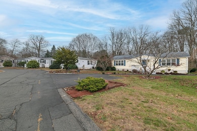 11 Hawthorne St, Rockland, MA 02370 - photo 4