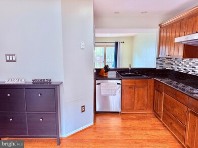 9475 Clocktower Ln, Columbia, MD 21046 - photo 4