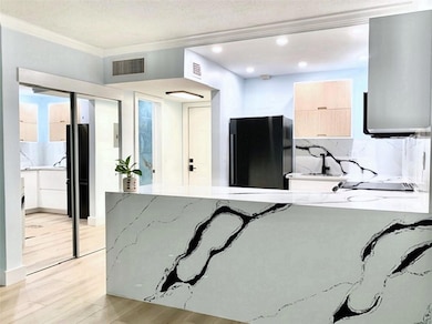 101 SE 6th Ave unit 5, Pompano Beach, FL 33060 - photo 2