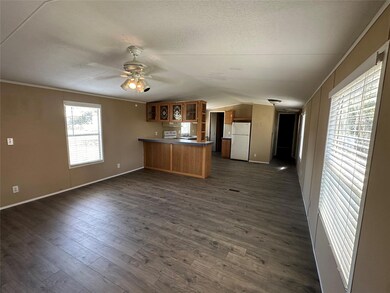 429 Skylark Dr, Granbury, TX 76049 - photo 5