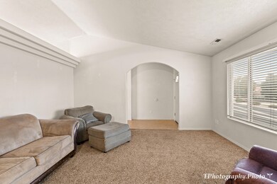 6-Pic From Dining Rm. Into Living Rm.