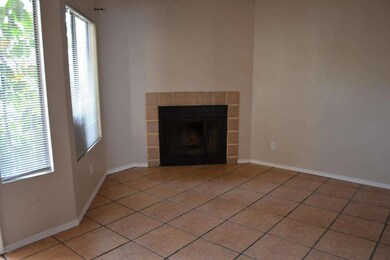 Family room_photo 2