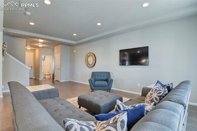 9' ceilings, spacious living area.