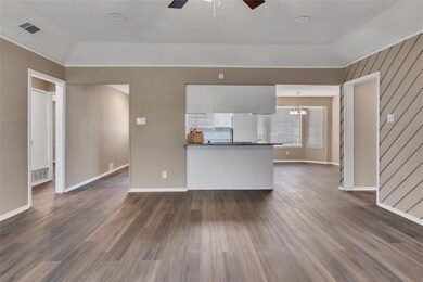 5718 Crestwood Cir E, North Richland Hills, TX 76180 - photo 4