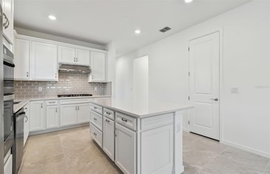 Center Island w/Storage