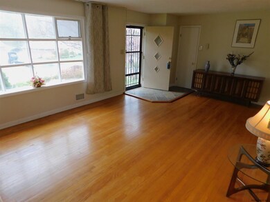 22 Drawbridge Dr, Albany, NY 12203 - photo 3