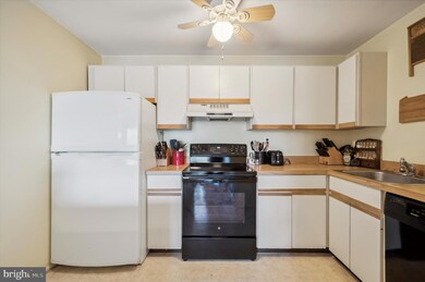 366B Saybrook Ln unit 34B, Nether Providence Township, PA 19086 - photo 6