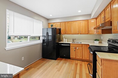 7068 Winter Rose Path, Columbia, MD 21045 - photo 6