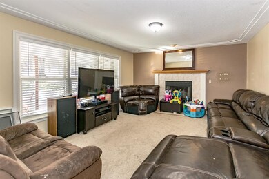 1724 Greenlefe Ct NW, Cedar Rapids, IA 52405 - photo 4