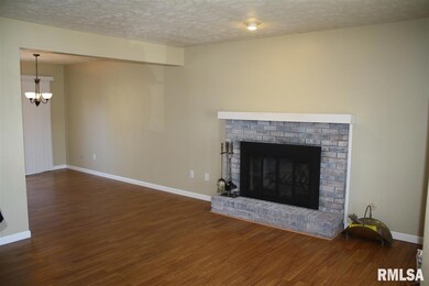 2530 E 50th St, Davenport, IA 52807 - photo 4