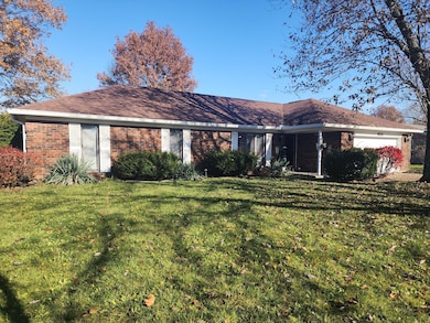 924 Poppy Dr, Wapakoneta, OH 45895 - photo 2