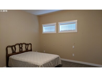 3586 Hickory Ave, Eugene, OR 97401 - photo 7
