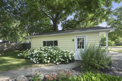003-photo-front-view-8428274