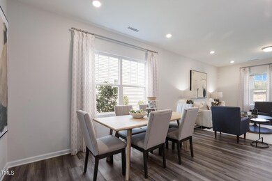 992 Maple Branch Cir unit 4, Graham, NC 27253 - photo 4