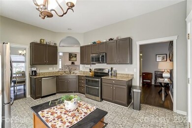 Eat-in Kitchen
