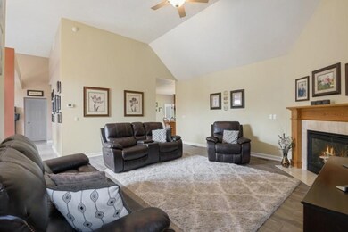 03_9250Livengood_102_GreatRoom_LowRes
