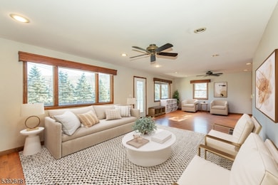 8 Tyler Place, Hewitt, NJ 07421 - photo 4