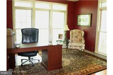 12814 Holly Grove Ct, Fairfax, VA 22033 - photo 2