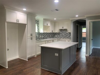 705 S Howeth St, Gainesville, TX 76240 - photo 4