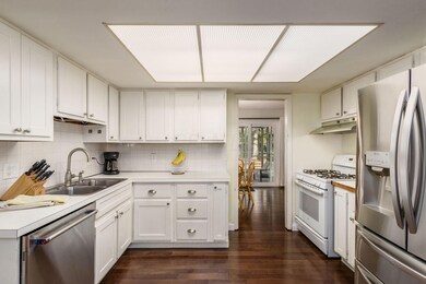 010_E 4453 Willowbrook Rd-077