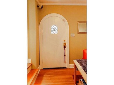 Entry/Foyer.