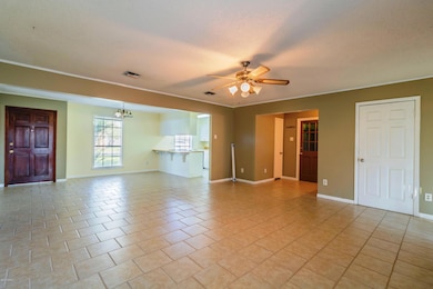 Idlewood, 704 Living area 4