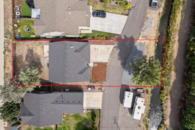 1468 SW 27th St, Redmond, OR 97756 - photo 3