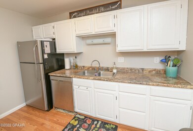 815 Duke Dr unit 433, Grand Forks, ND 58201 - photo 3