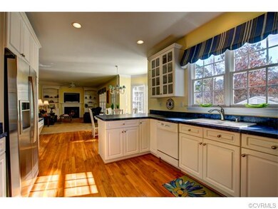 Open kitchen to Family Room. TRANSITIONAL!! SO BEA