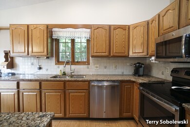 2165 Edington Dr SE, Kentwood, MI 49508-