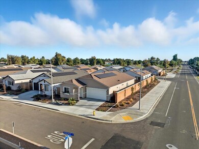 599 Sandtrap Ln, Lemoore, CA 93245 - photo 6