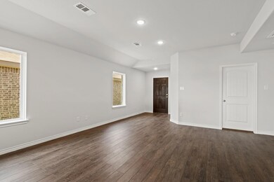 1703 Luke St, Ennis, TX 75119 - photo 4