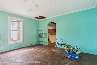 08-814-Mahlon-St-Lansing-MI-48906-Window
