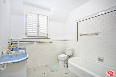 2202 Buckingham Rd, Los Angeles, CA 90016 - photo 2