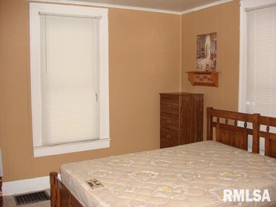 704 N Cherry St, Harrisburg, IL 62946 - photo 5