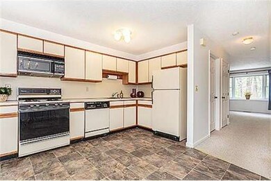 115 Tennis Plaza Rd unit 6, Dracut, MA 01826 - photo 3