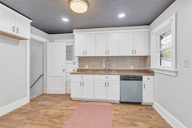 1554 E 221st St, Euclid, OH 44117 - photo 5