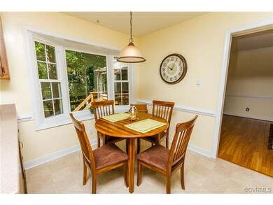 Eat-in area off kitchen