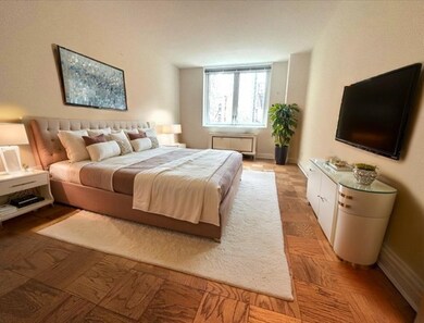 400 E 71st St unit 5-C, New York, NY 10021 - photo 5
