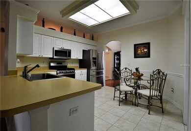 Eat-in Kitchen with breakfast bar and closet pantr