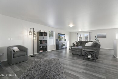 4 living room 2