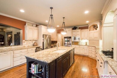 Extra large island with beautiful finishes!