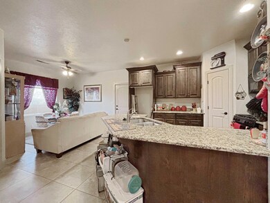 Kitchen/ Dining area