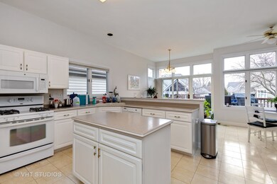 3 Pebble Beach Ct, Lake In the Hills, IL 60156 - photo 2