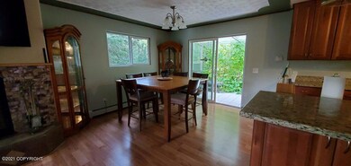 8 - Dining Area - Greenhouse Door-1024x4