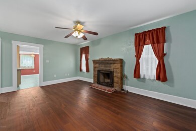 525 N Disston Ave, Tavares, FL 32778 - photo 5