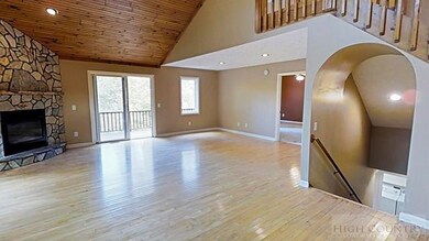 808 the Glens Blvd unit 808-B, Banner Elk, NC 28604 - photo 4