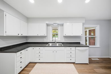 404 Willow Dr, Belvidere, IL 61008 - photo 5