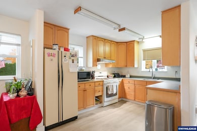 704 Cliff Ct, Silverton, OR 97381 - photo 7