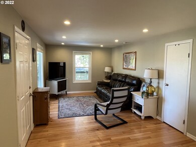 1014 E 14th St, the Dalles, OR 97058 - photo 7